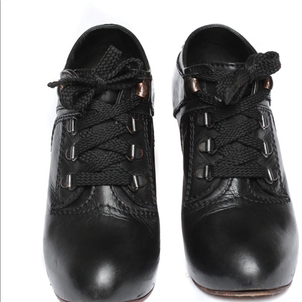 ISO: Chloe Black Shoe Laces for these boots!